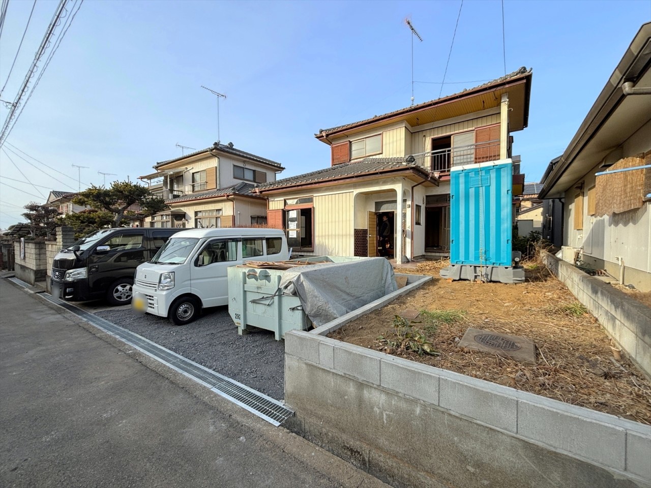 南道路で陽当たり良好！お庭スペースではガーデニングなども楽しめます♪(2026年1月撮影)※リフォーム中写真