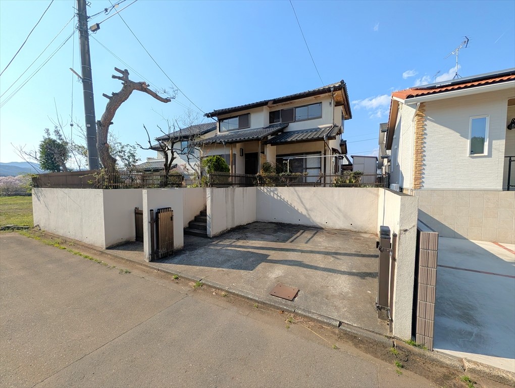 駐車が苦手な方にも安心な並列駐車です！車通りの少ない道路なので焦らず駐車ができます♪(2026年4月撮影)