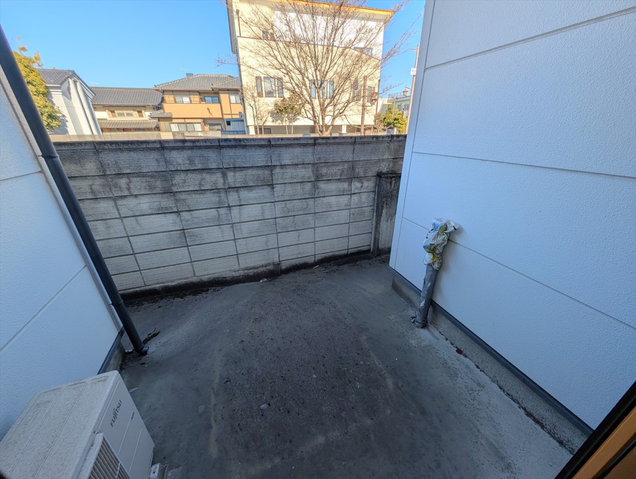 建物北側には中庭があります！塀があるのでプライベートもしっかりと守られます♪(2026年1月撮影)※リフォーム前写真