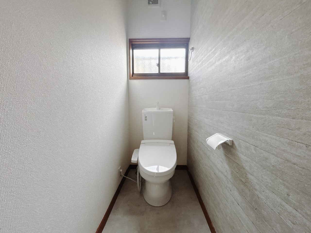 *. トイレ .*  床と壁紙の張替、トイレ本体を交換しました。