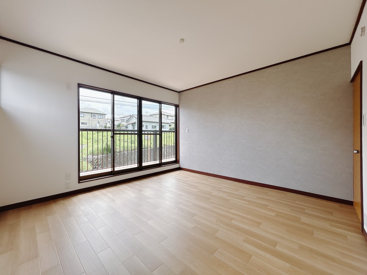 【洋室】日当たりの良いお部屋です♪