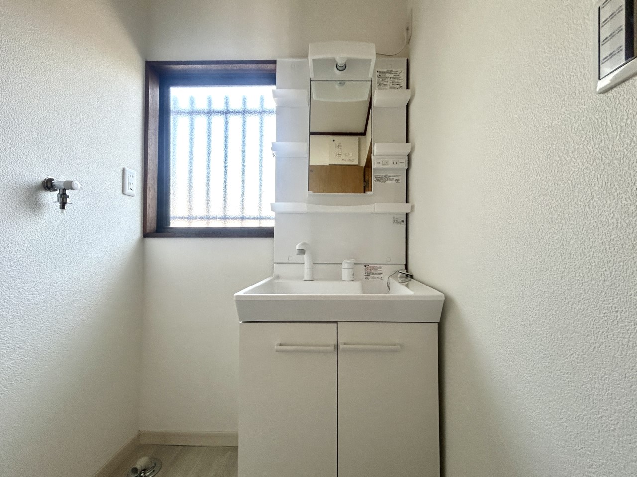 *. 洗面化粧台 .*　※リフォーム済  新品に交換しました。