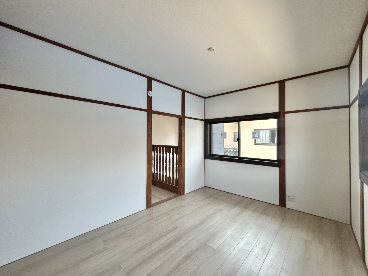 *. 2階洋室 .*  和室から洋室にリフォームしました。