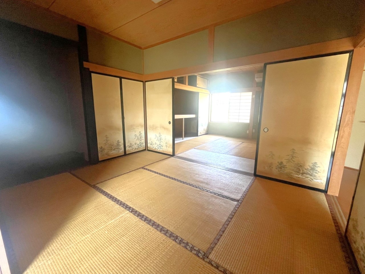 *. リビング .*　※リフォーム前写真  和室から洋室にリフォームします