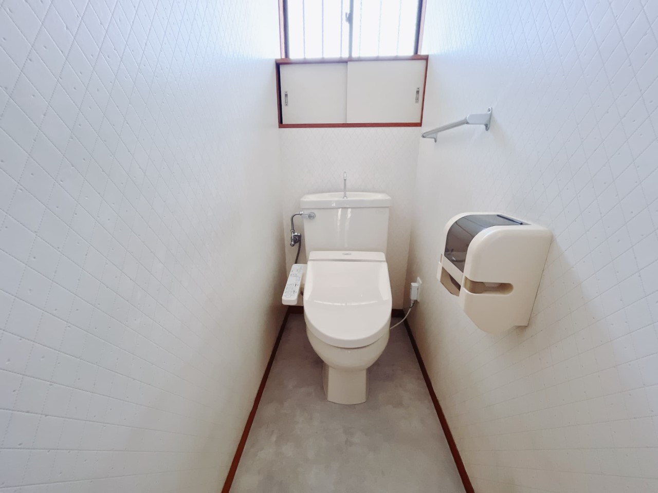 *. トイレ .*  便器の交換、床や壁紙を張り替えました♪