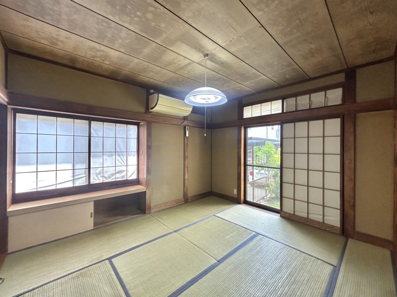 *. 1階和室 .*　※リフォーム前写真  独立した和室は急な来客時の対応や様々な用途に合わせて使用可能です！