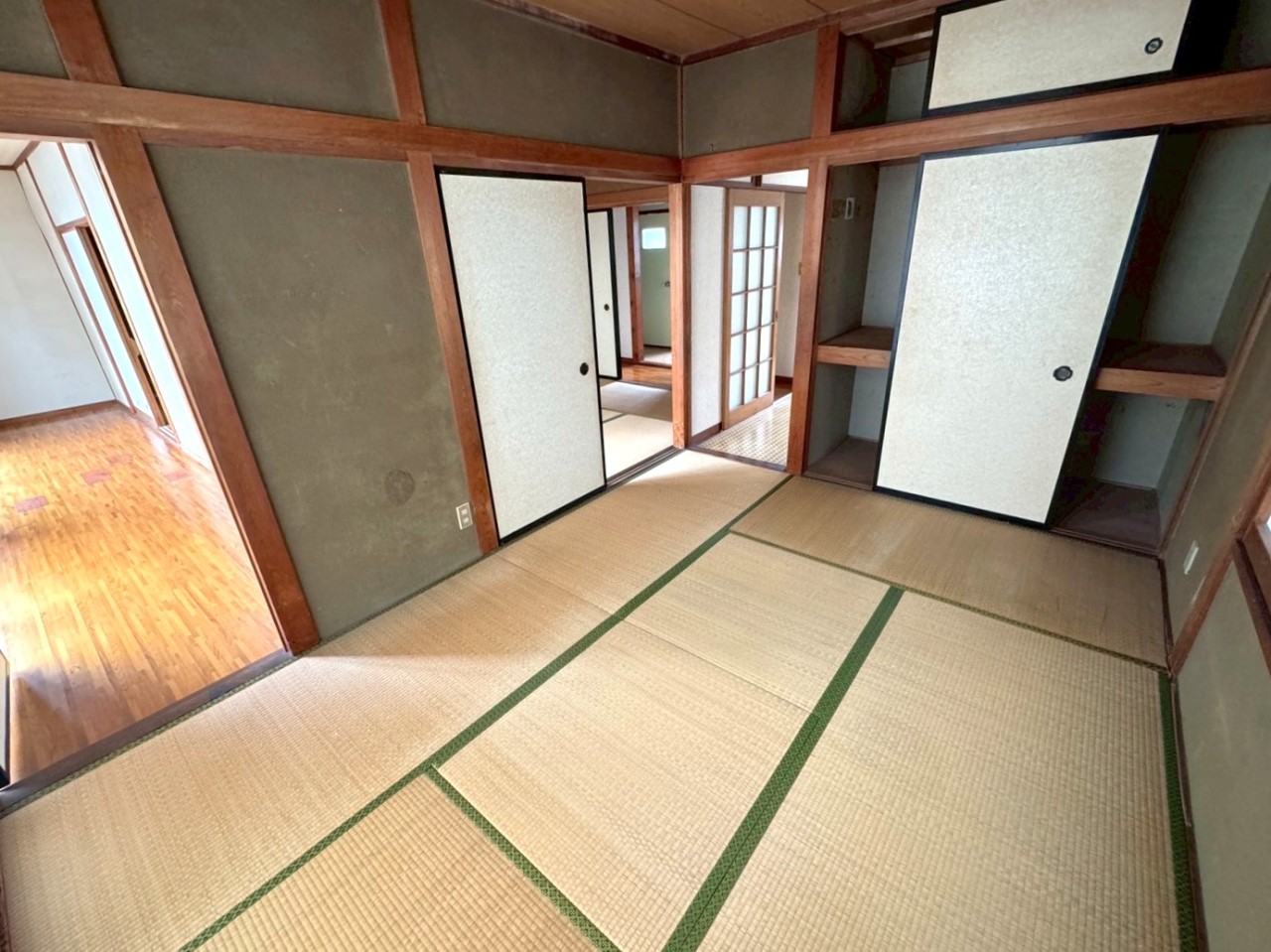 *. 和室 .*※リフォーム前写真  独立した和室は急な来客時の対応や様々な用途に合わせて使用可能です！