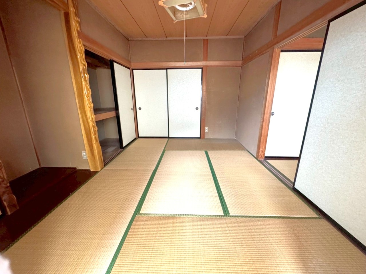 *. 1階和室 .*※リフォーム前写真  独立した和室は急な来客時の対応や様々な用途に合わせて使用可能です！  
