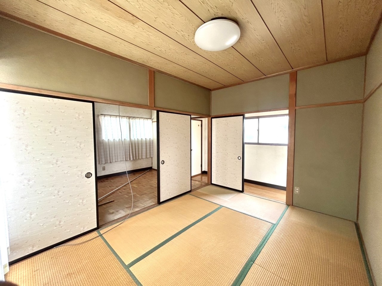 *. 2階和室 .*  和室があると、まるで旅館に泊まりに来たような空間ができて心が安らぎます。※リフォーム前写真