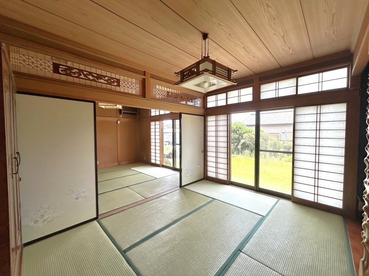 *. 1階和室 .*   独立した和室は急な来客時の対応や様々な用途に合わせて使用可能です！※リフォーム前写真