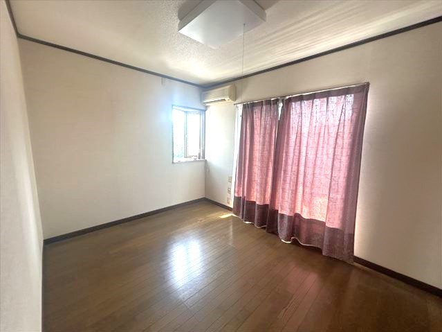 *. 2階洋室 .*  6帖の洋室はお子様のお部屋にピッタリです♪