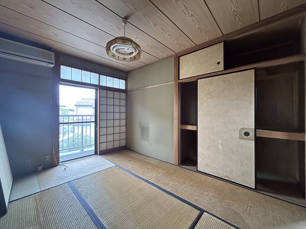*. 2階和室 .*　和室があると、まるで旅館に泊まりに来たような空間ができて心が安らぎます。  