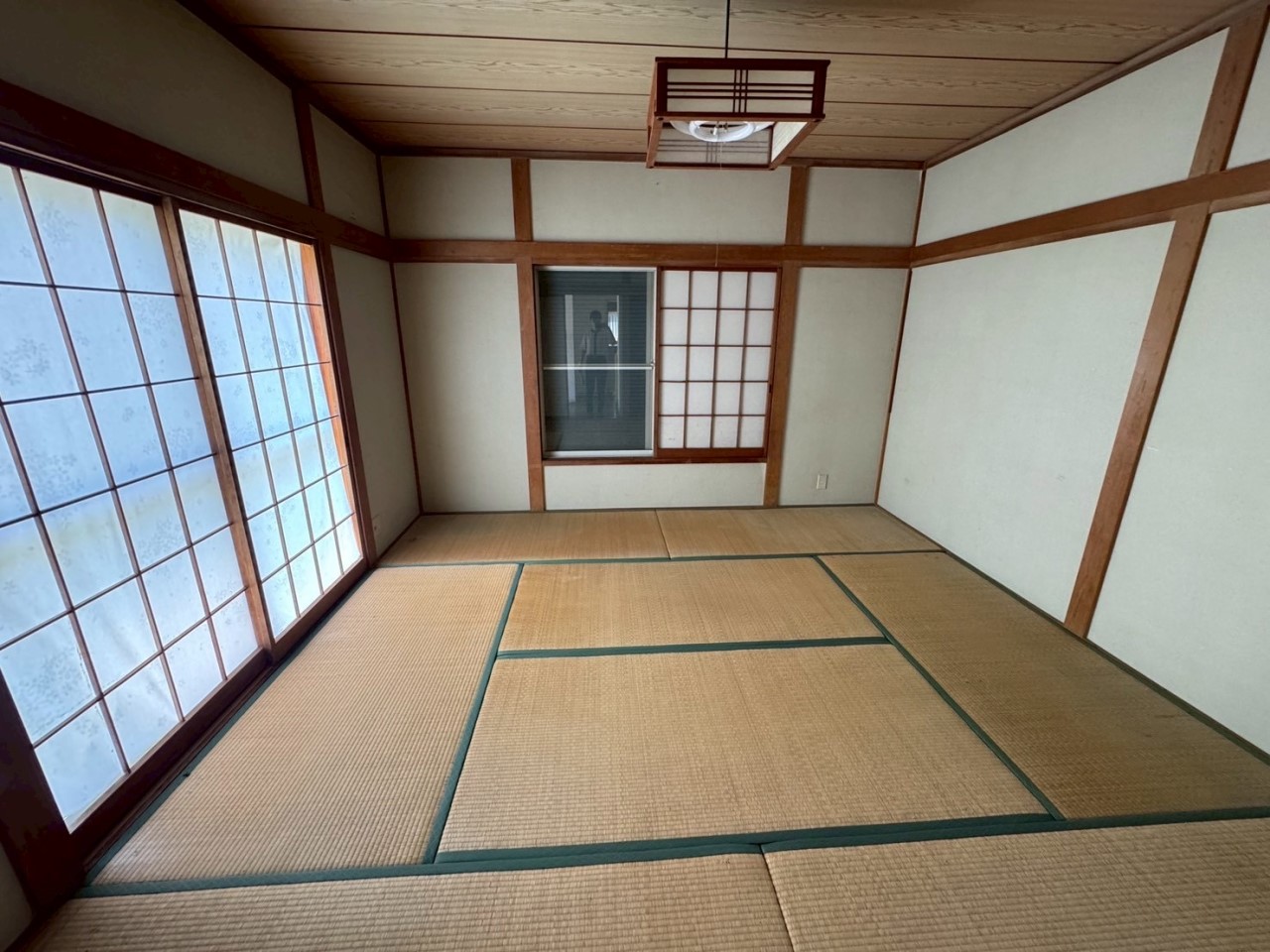 *. 2階和室 .*  和室があると、まるで旅館に泊まりに来たような空間ができて心が安らぎます。