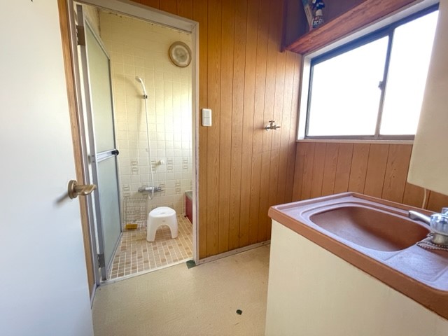 *. 洗面脱衣所 .*