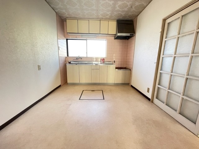 *. キッチン .*　ダイニングテーブルや食器棚等も配置できます♪