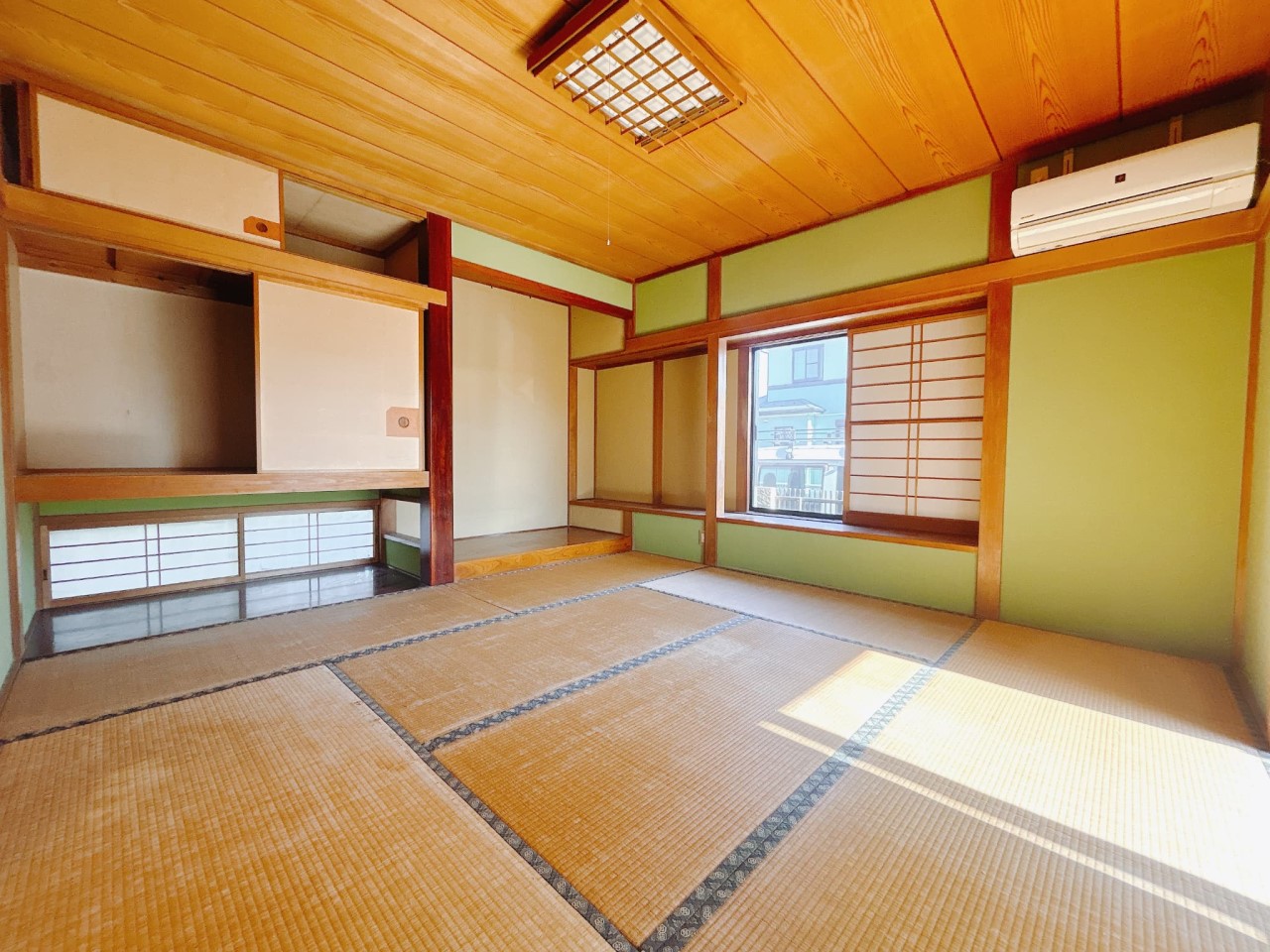 【和室】窓がたくさんあるので、風通し良好です◎