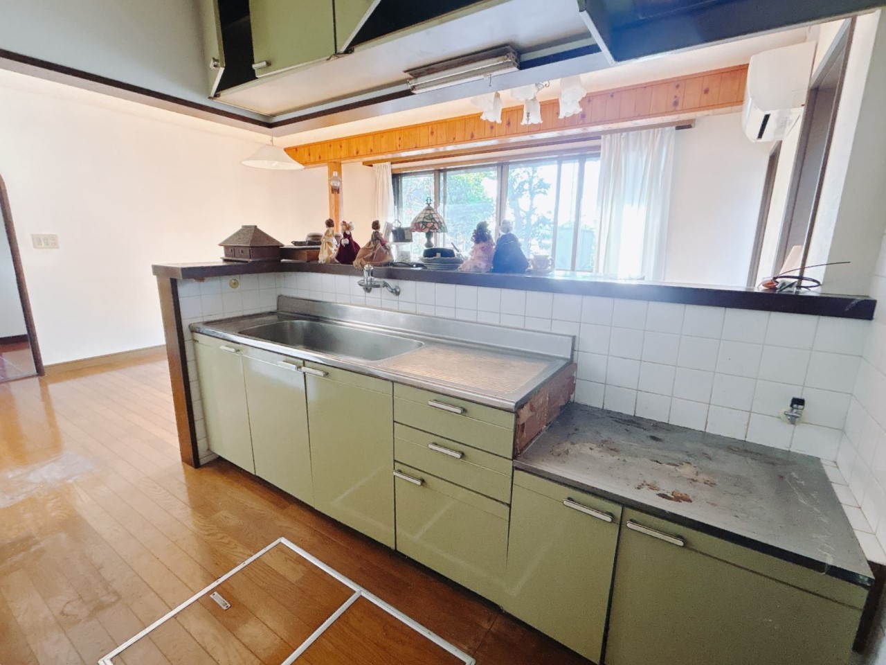 【キッチン】対面キッチンなので、リビングが見渡せます♪