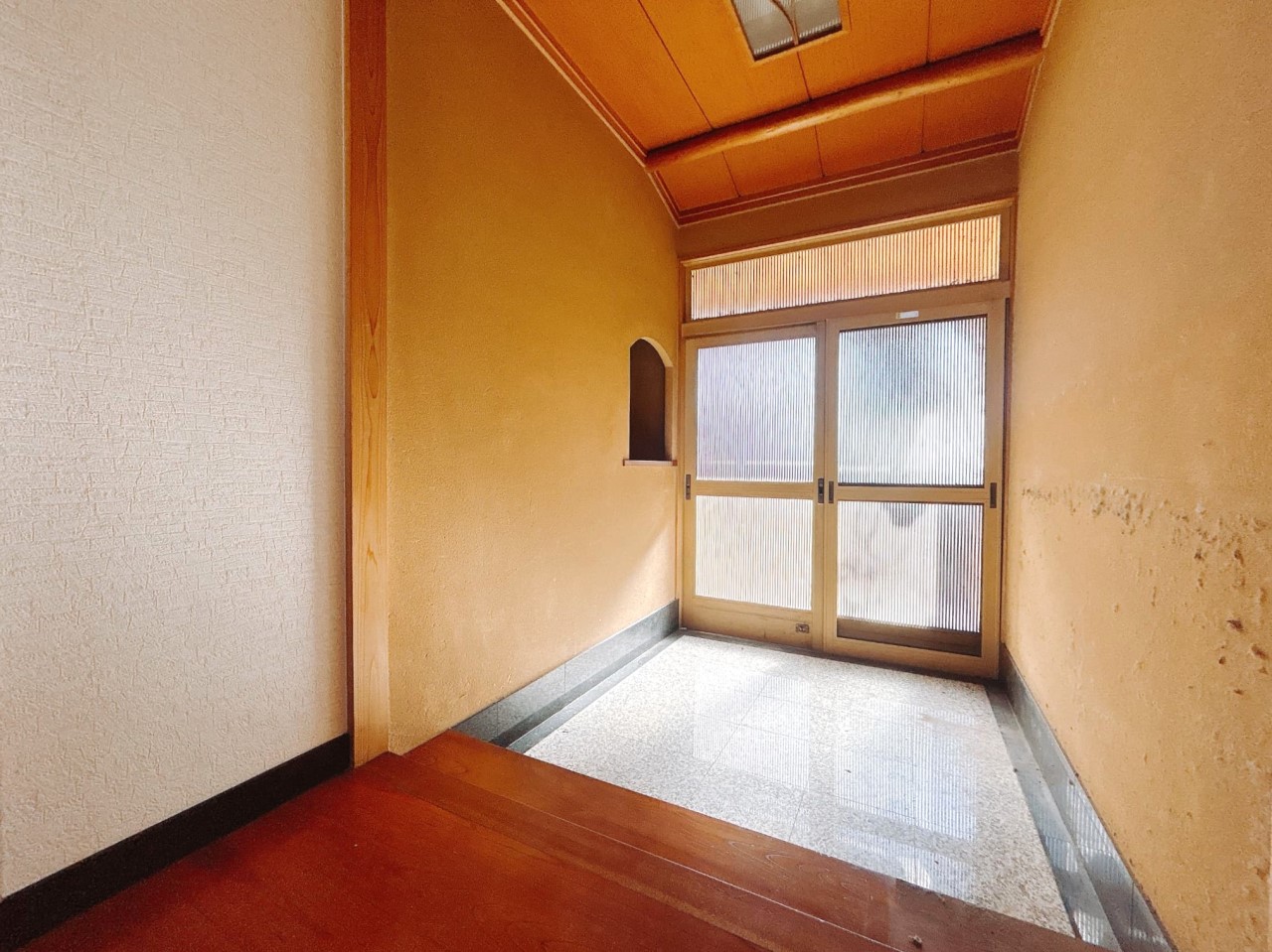 【玄関】一年中光が入ってくる明るい玄関♪