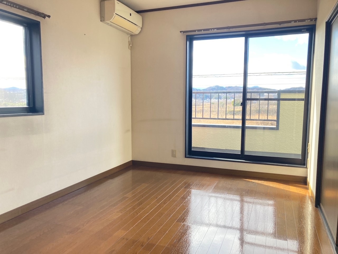 【洋室】日当たりの良いお部屋です♪