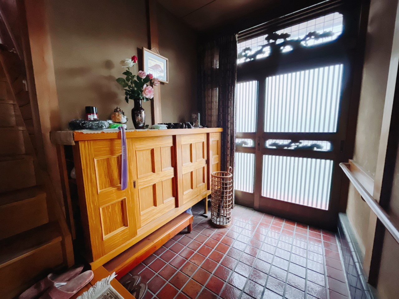 【玄関】自然光が入る明るい玄関♪ 