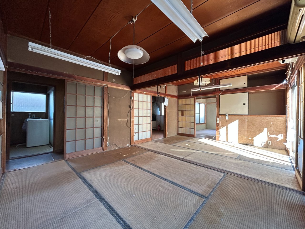 【和室】大きな和室で家族団らんの時間も過ごせます。