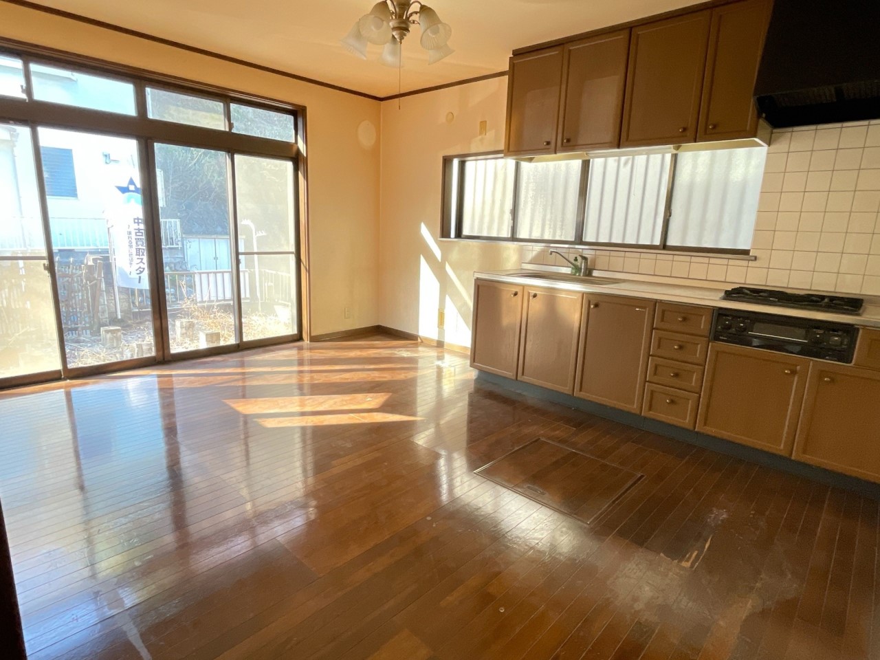 【リビング】ご家族や友人と会話が弾むリビング♪