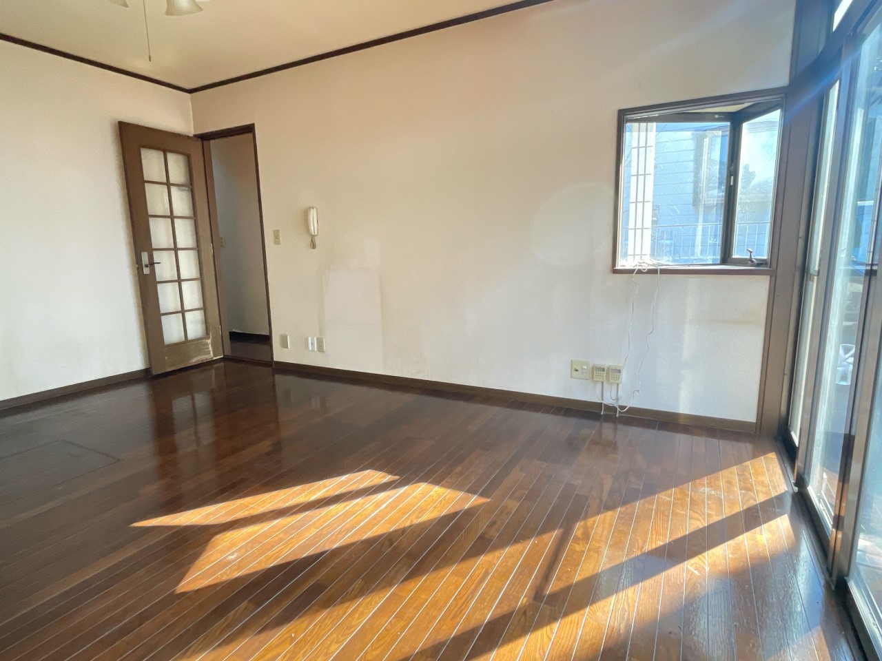 【リビング】自然光が入る明るいリビング♪ 