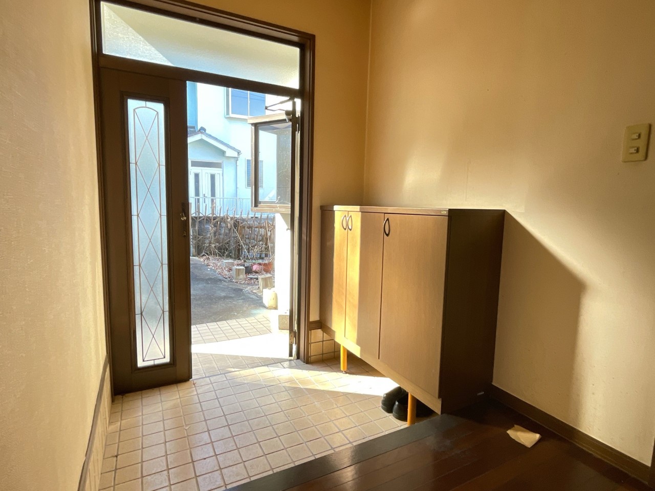 【玄関】自然光が入ってくる明るい玄関♪ 