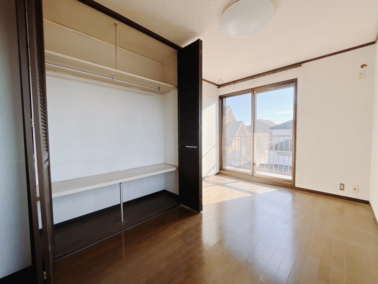 【洋室】すべてのお部屋に収納がございます♪