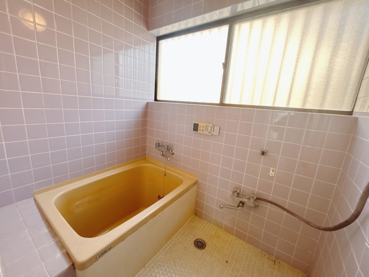 【浴室】新しいユニットバスに入れ替えます♪  ※リフォーム前写真