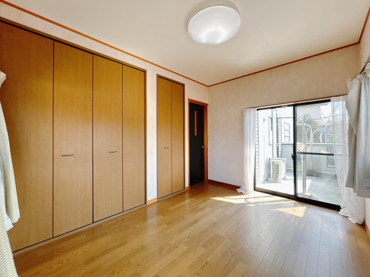 【洋室】洋服の収納にありがたいクローゼット付♪  ※残置物は撤去します