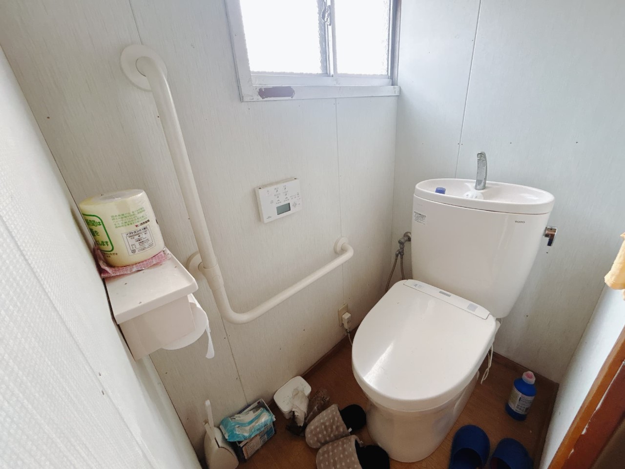 【トイレ】窓があるので換気もらくらく♪