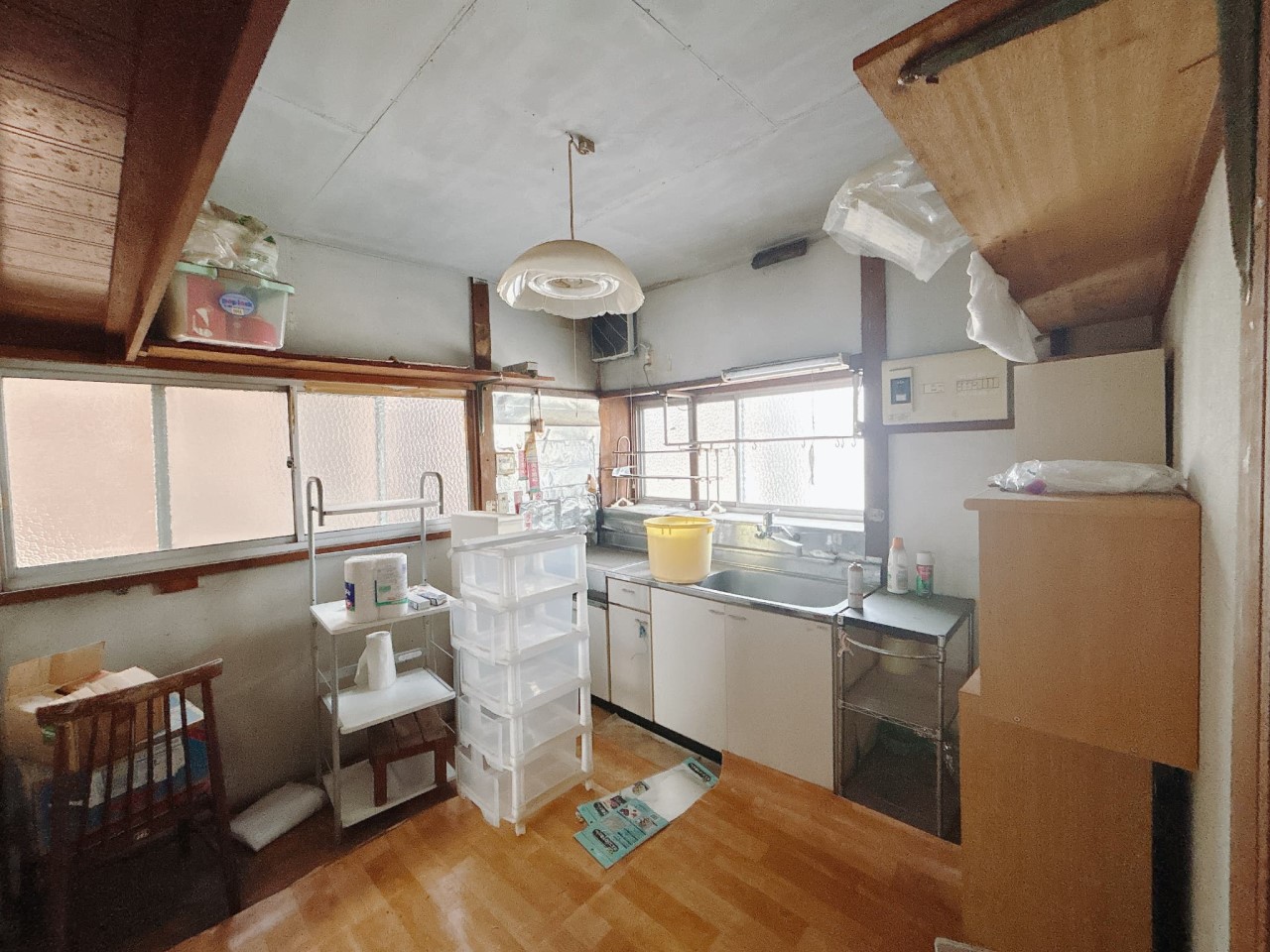 【キッチン】窓から自然光が入る明るいキッチンスペース♪