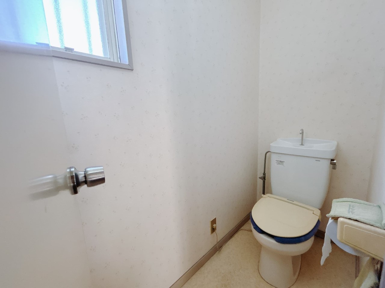 【トイレ】窓があるので換気もらくらく♪