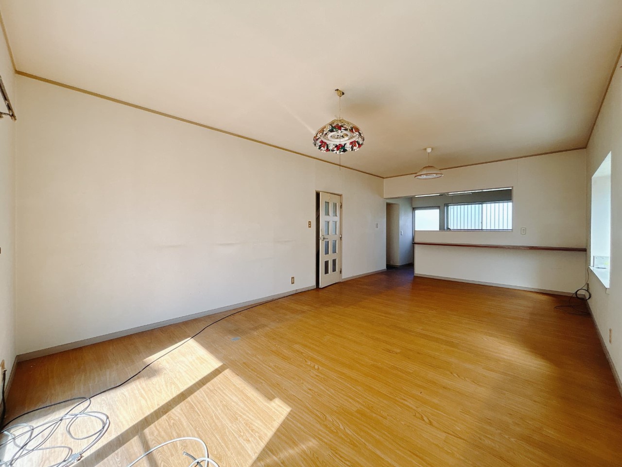 【リビング】対面キッチンなので、料理しながらご家族との会話も弾みます♪  