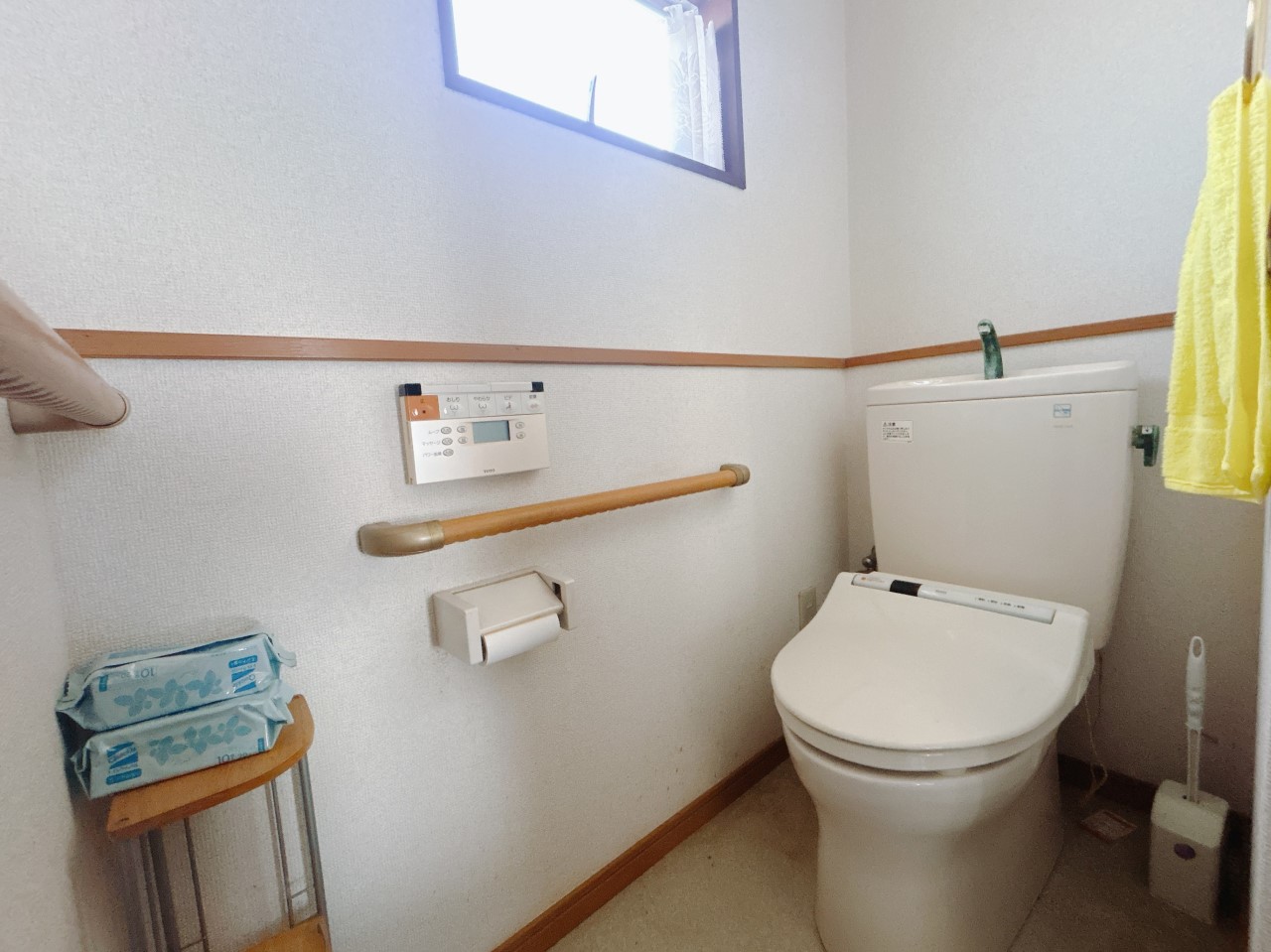 【トイレ】窓があるので換気もらくらく♪