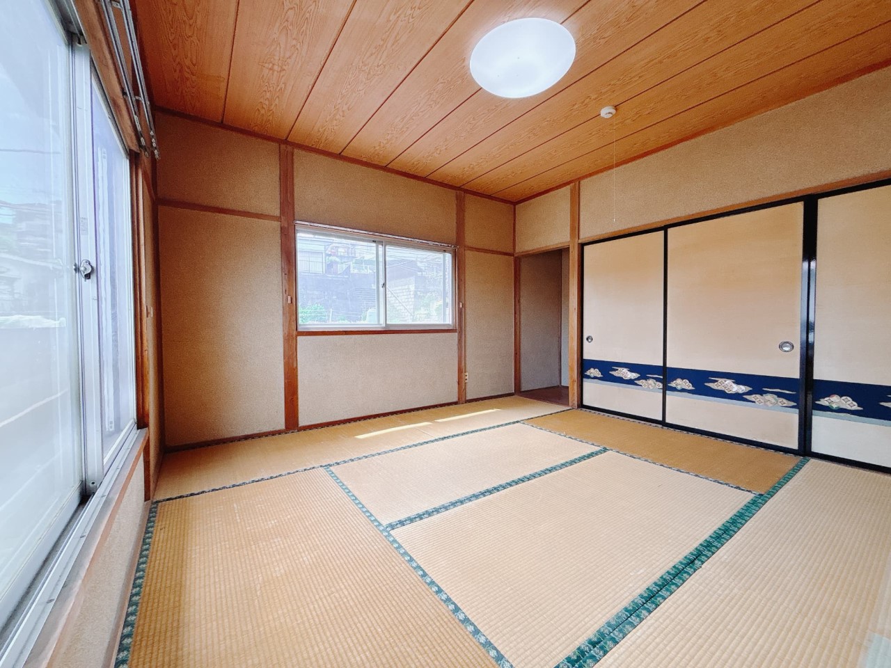 【和室】押入には布団や季節ものなどが収納できます♪