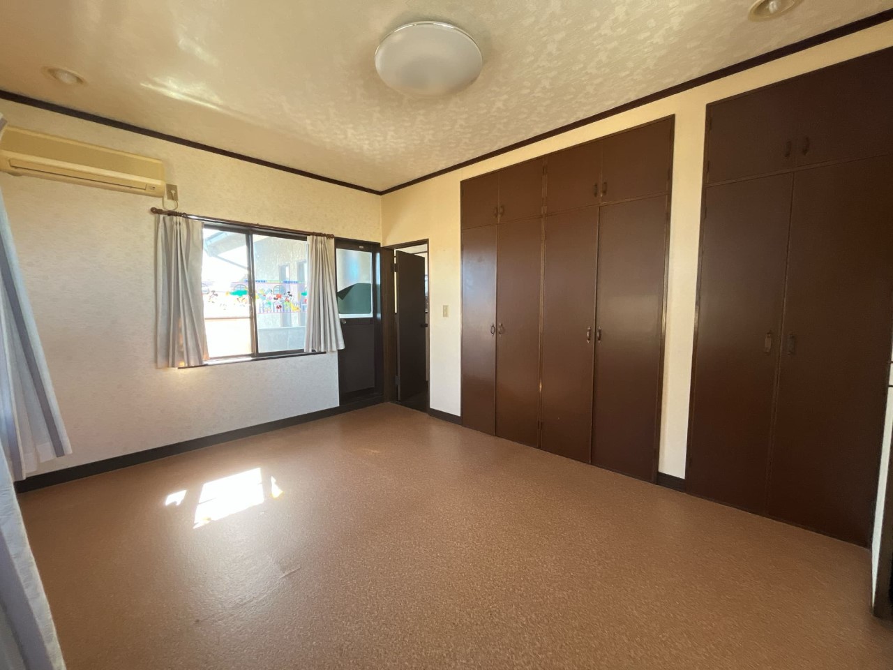 【洋室 】お洋服の収納に嬉しいクローゼットがあるお部屋♪