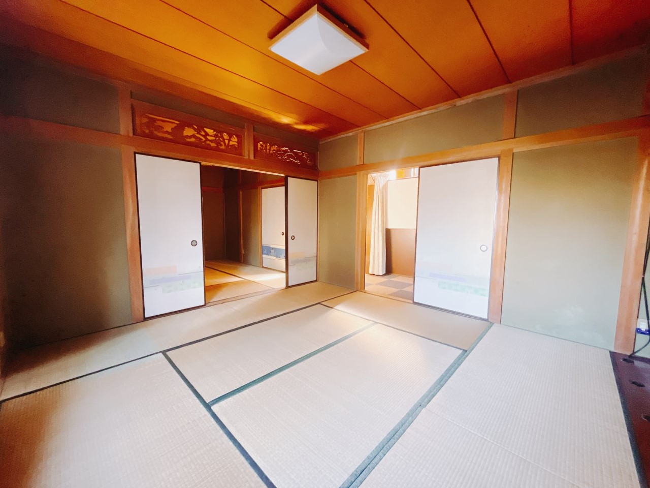 【和室】優しい光の入る和室でのんびりとくつろげます♪ 