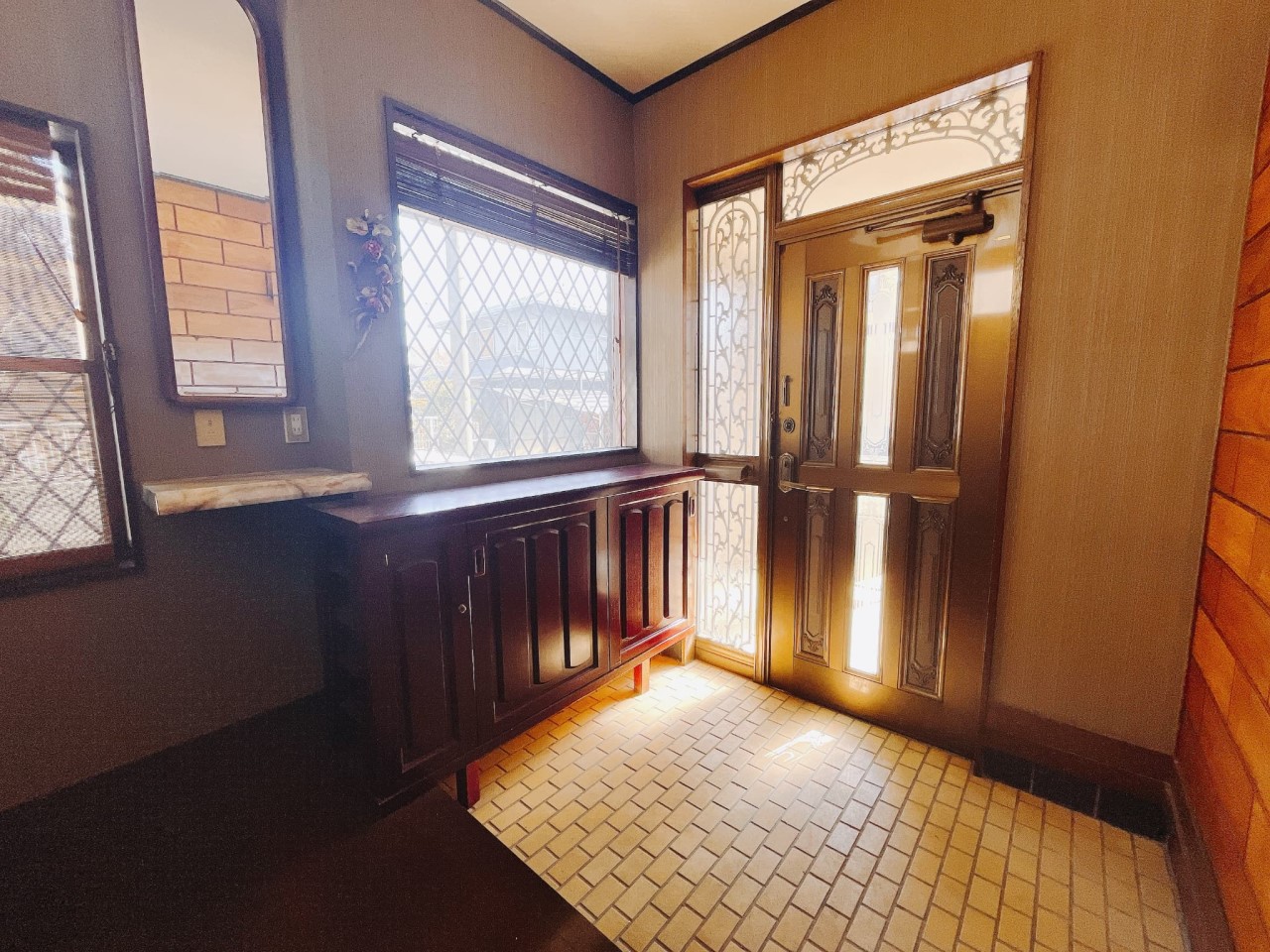 【玄関】下駄箱の上には思い出の品を飾る事ができます♪