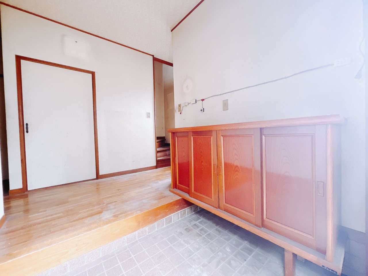 【玄関】自然光が入る明るい玄関♪ 