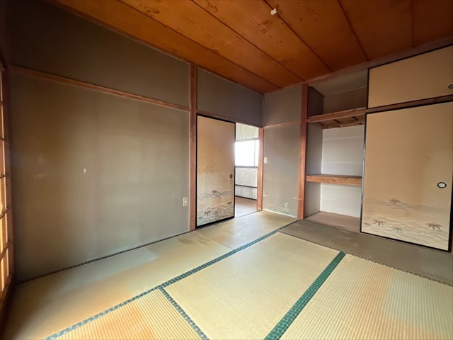 【和室】押入にはお布団や季節物などが収納できます♪