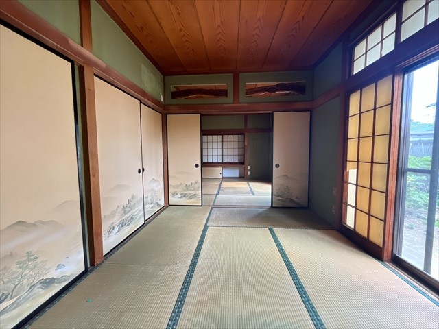 *. 1階和室 .*  自然光の入る和室は、気持ちのいい空間です。