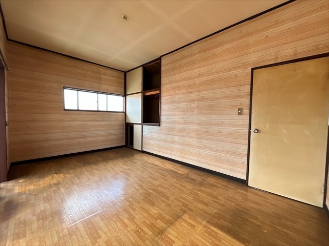 【ダイニング】大きな窓は明るさと開放感をもたらします♪