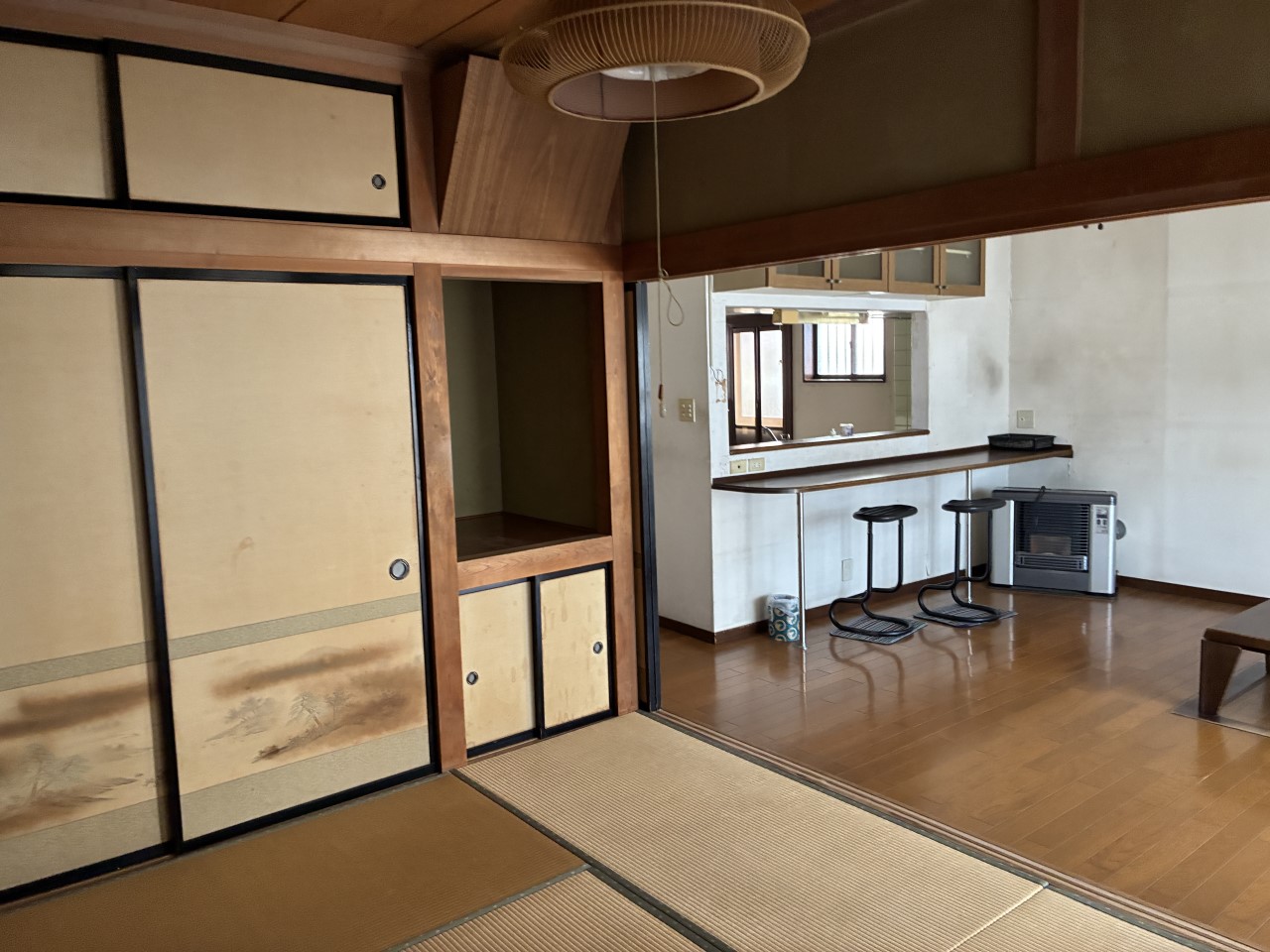 *. 1階和室 .*　優しい光の入るお部屋です。
