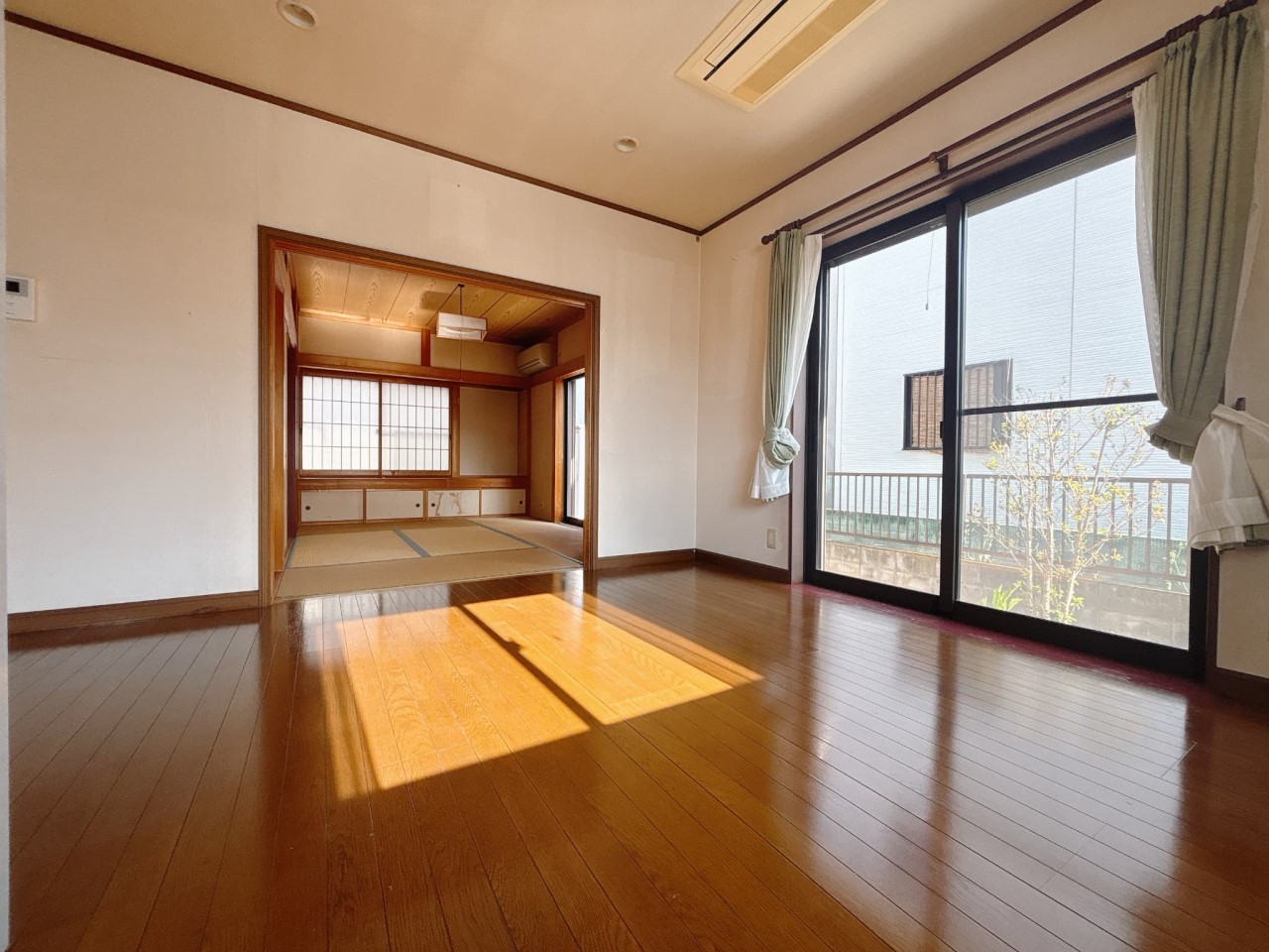 【洋室】日当たりの良いお部屋です♪ 