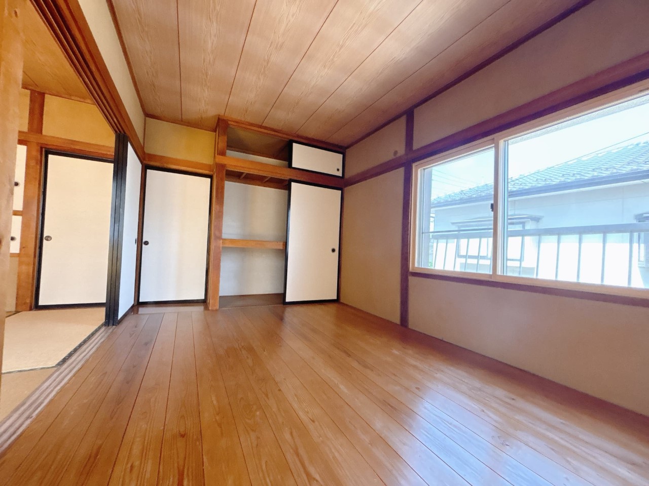【洋室】日当たりの良いお部屋です♪