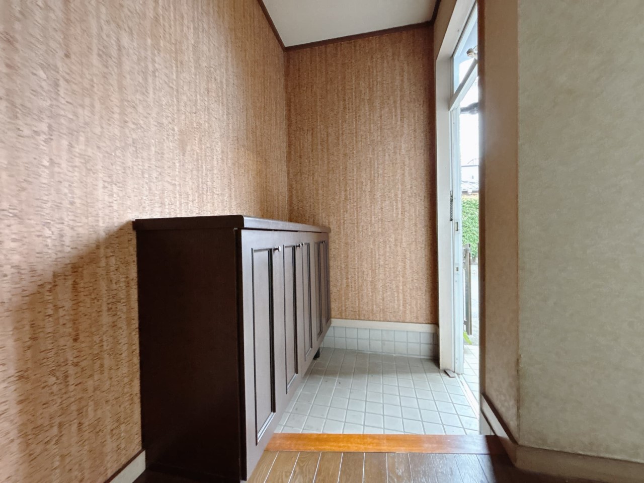 【玄関】下駄箱の上には思い出の品を飾る事ができます♪