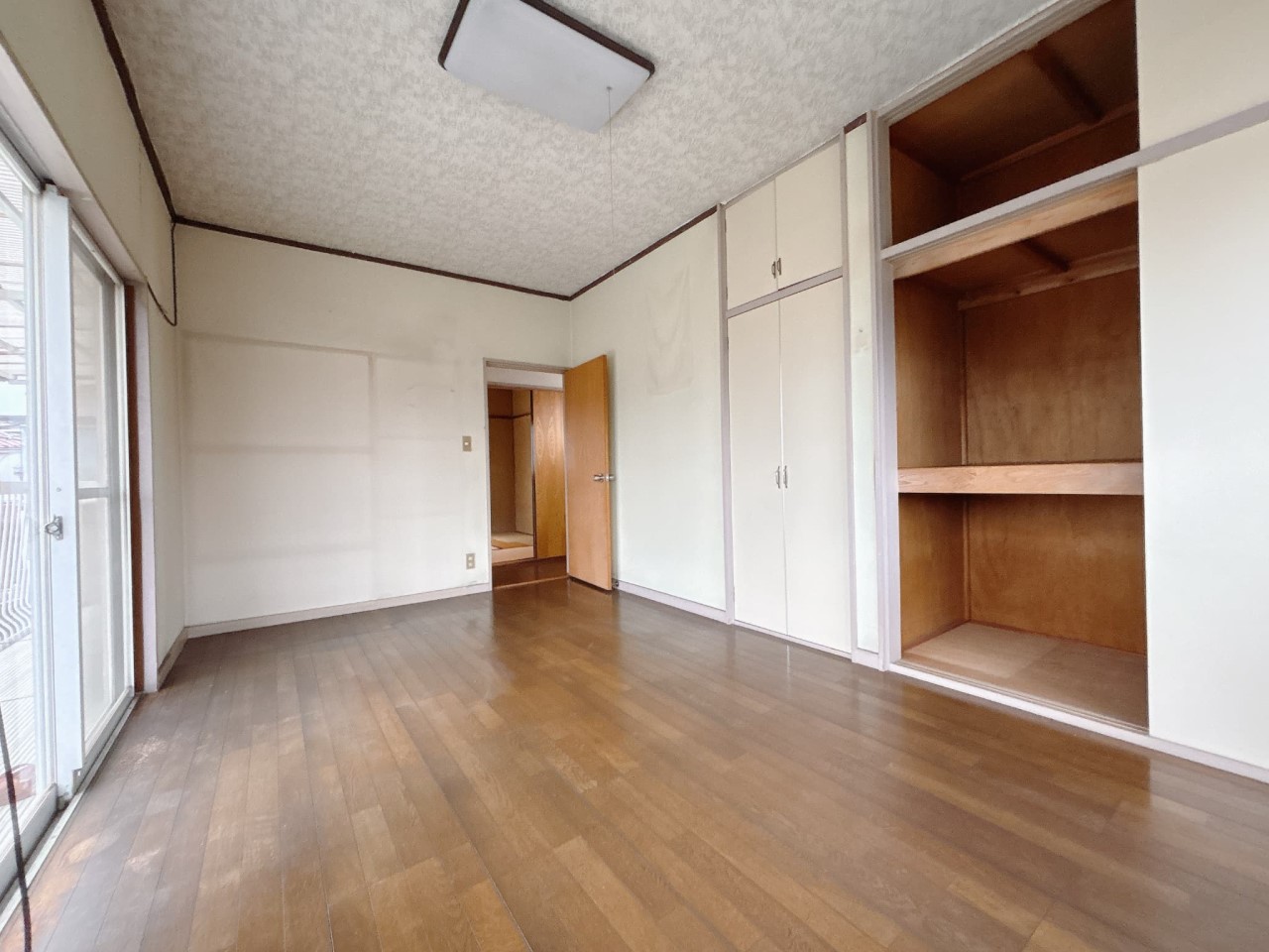 【洋室】大き目な収納があるお部屋♪