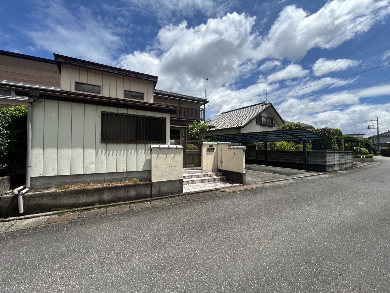 *. 外観 .*　※リフォーム前写真